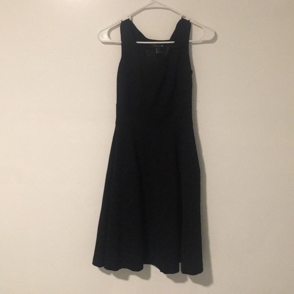 Simple black hourglass dress - Picture 4 of 4